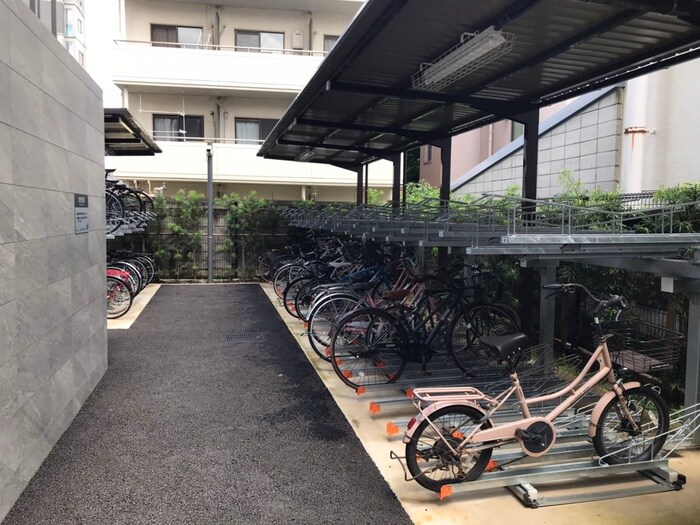 物件外観写真4　(駐輪場)