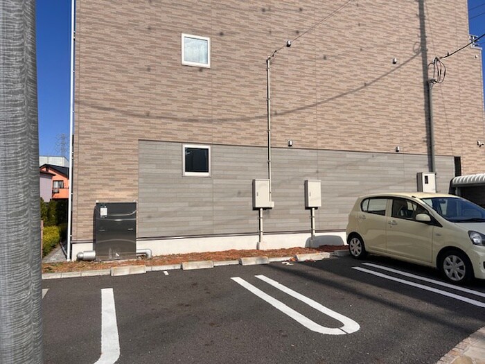 物件外観写真6　(駐車場)