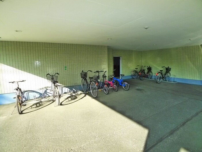 物件外観写真3　(駐輪場)