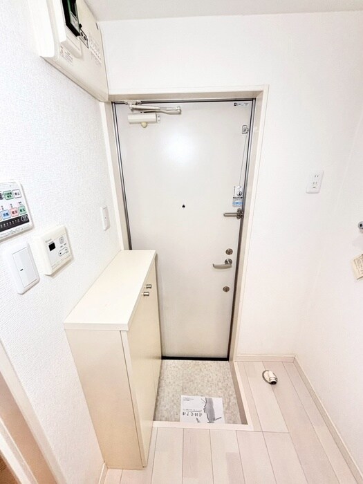物件内観写真12　(玄関)