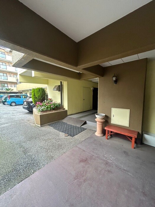 物件外観写真4　(エントランス部分)