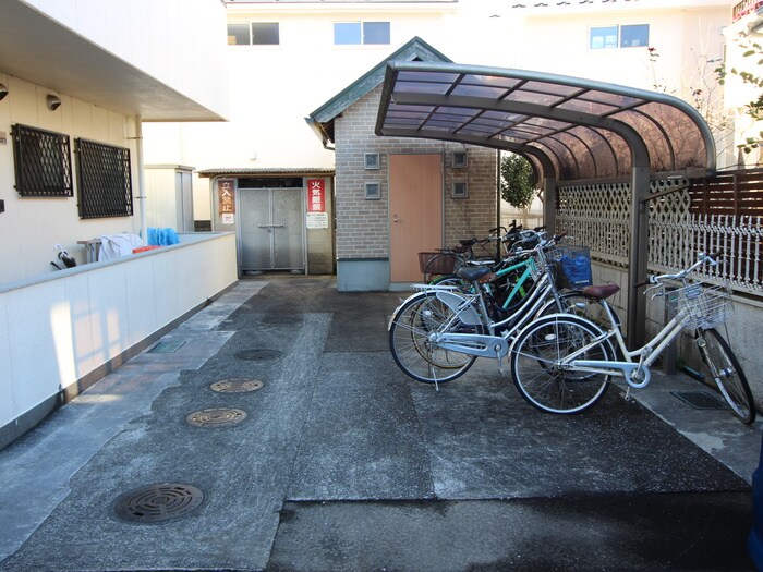 物件外観写真6　(駐輪場)