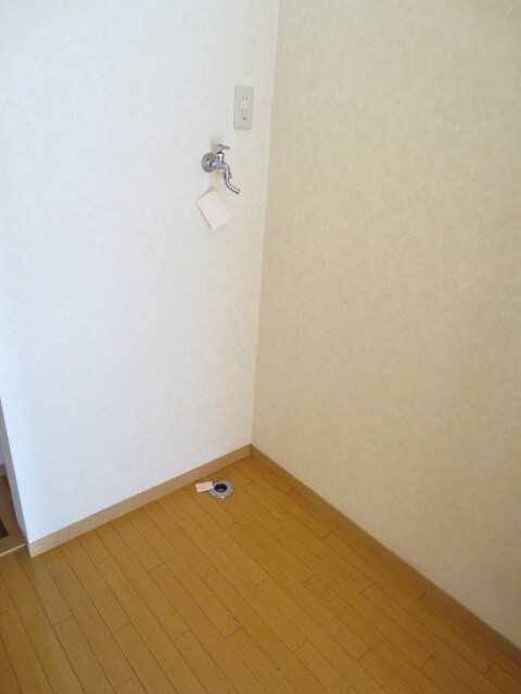 物件内観写真11　(洗濯機置場)