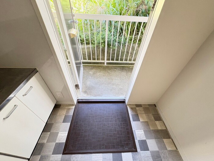 物件内観写真18　(玄関)