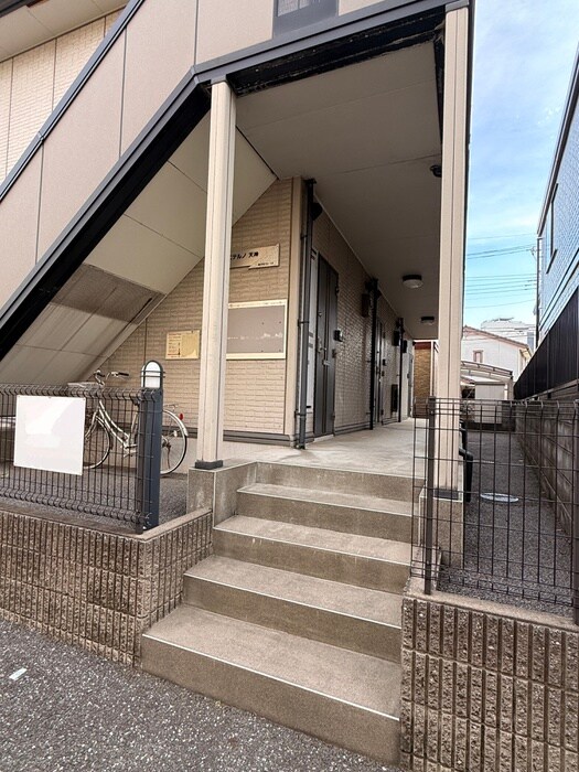 物件外観写真4　(エントランス部分)