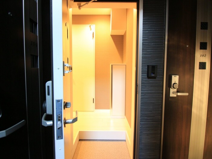 物件内観写真15　(玄関)