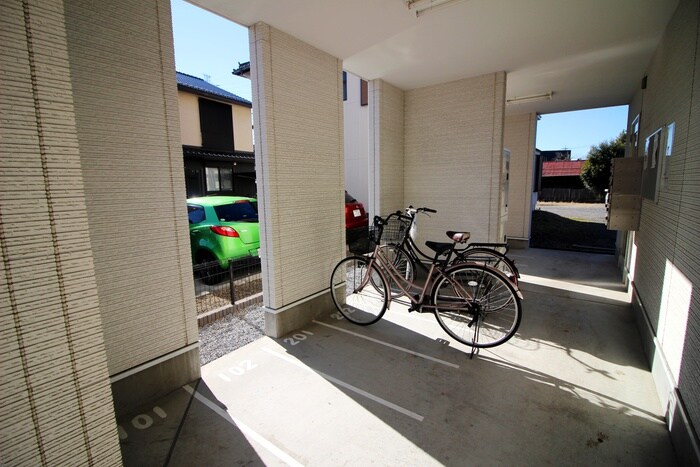 物件外観写真3　(駐輪場)