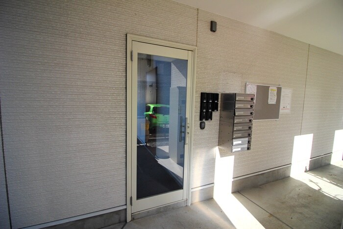 物件外観写真6　(エントランス部分)
