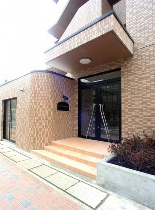 物件外観写真3　(エントランス部分)