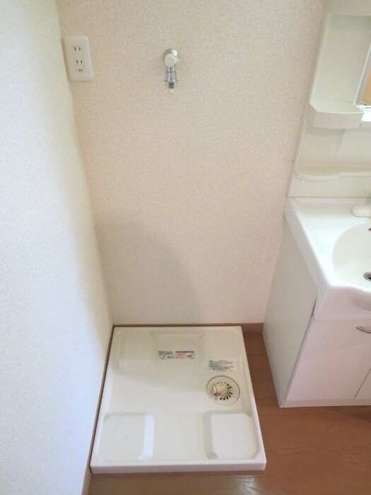 物件内観写真13　(洗濯機置場)