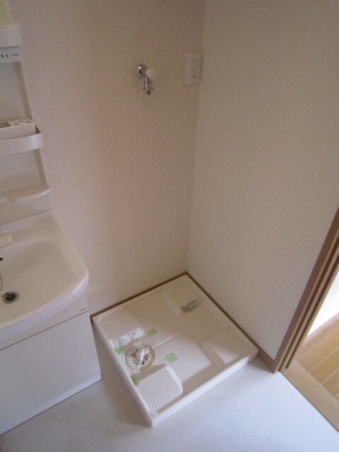 物件内観写真16　(洗濯機置場)