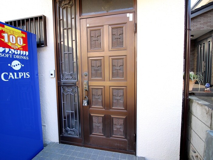 物件外観写真5　(エントランス部分)