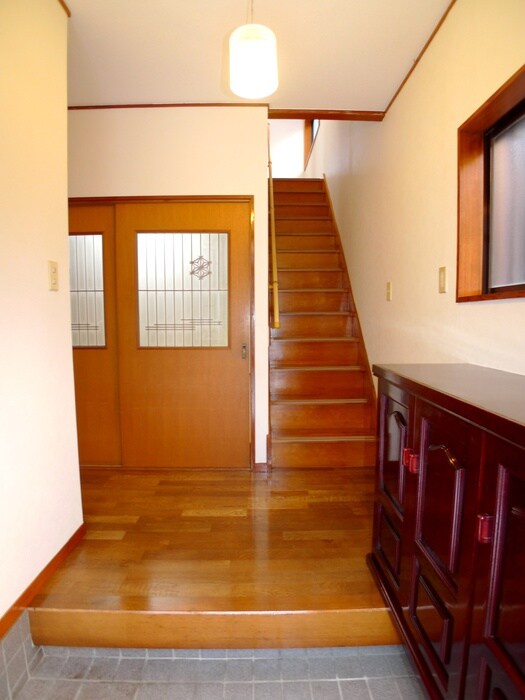 物件内観写真16　(玄関)