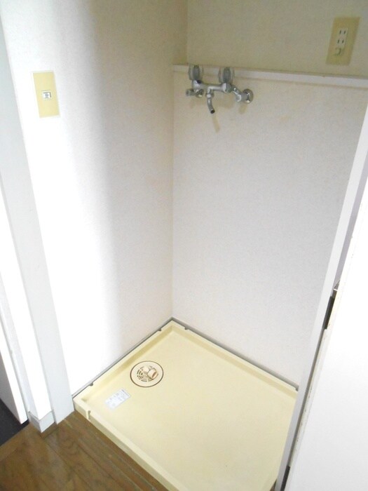 物件内観写真8　(洗濯機置場)