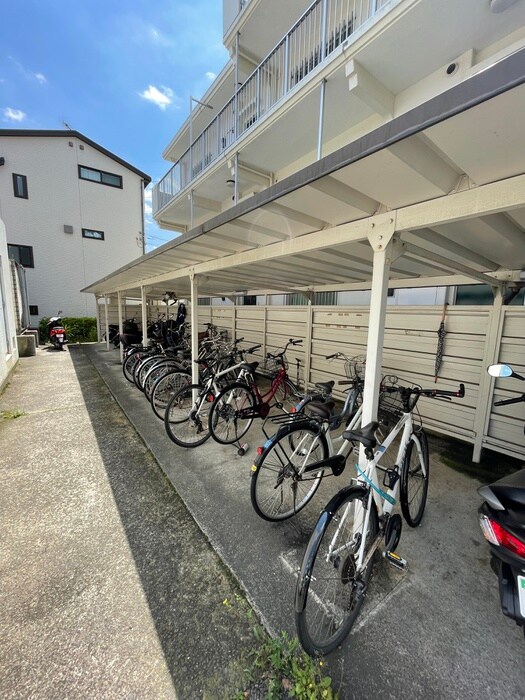 物件外観写真4　(駐輪場)