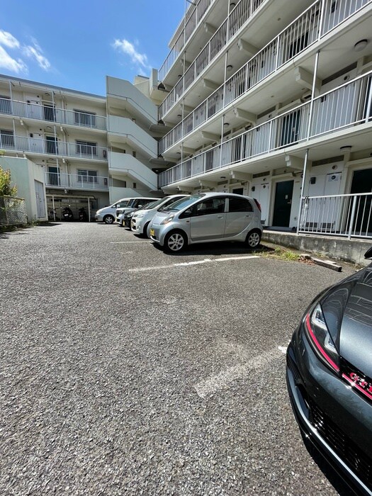 物件外観写真5　(駐車場)