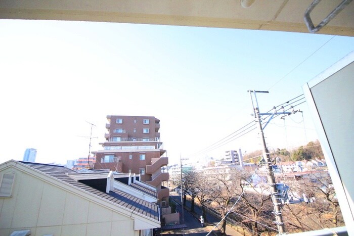 物件内観写真12　(室内からの展望)