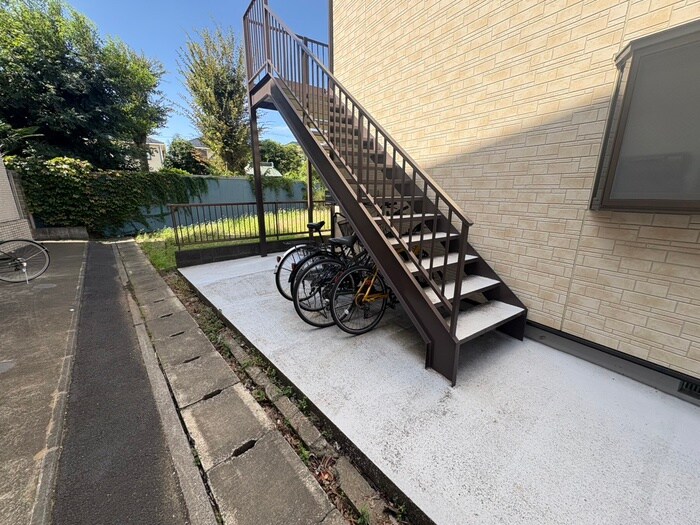 物件外観写真5　(駐輪場)