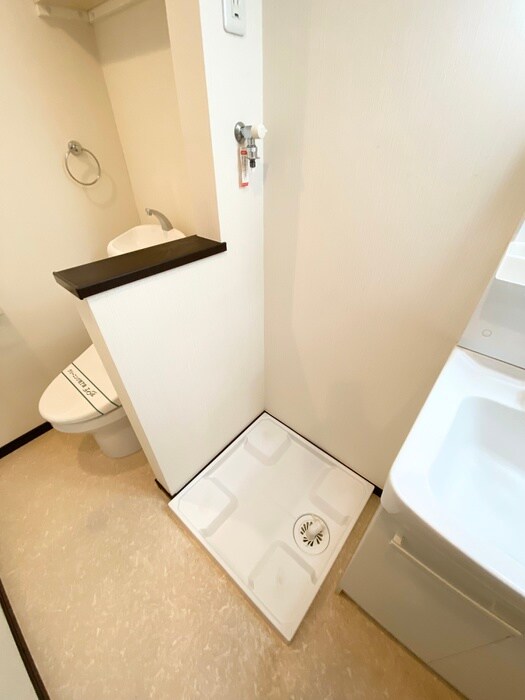 物件内観写真12　(洗濯機置場)