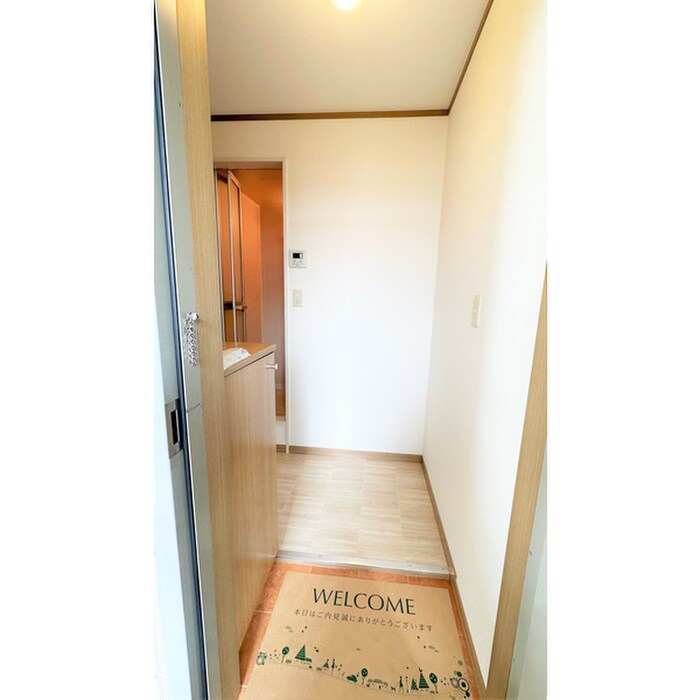 物件内観写真7　(玄関)