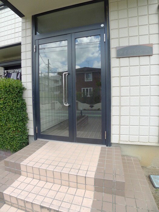 物件外観写真5　(エントランス部分)