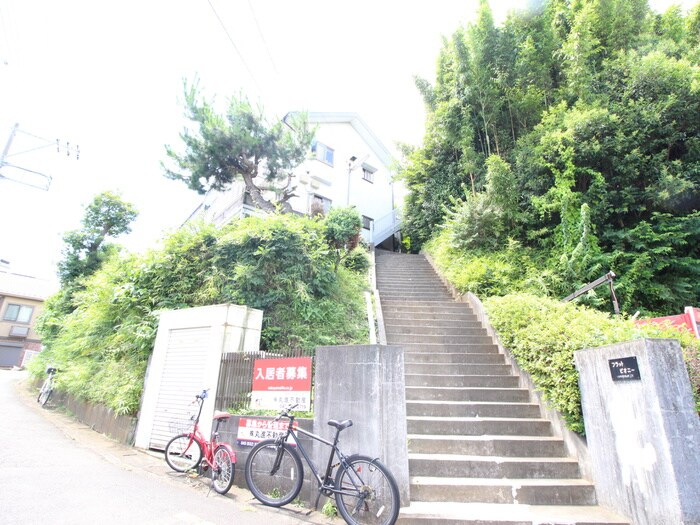 物件外観写真3　(エントランス部分)