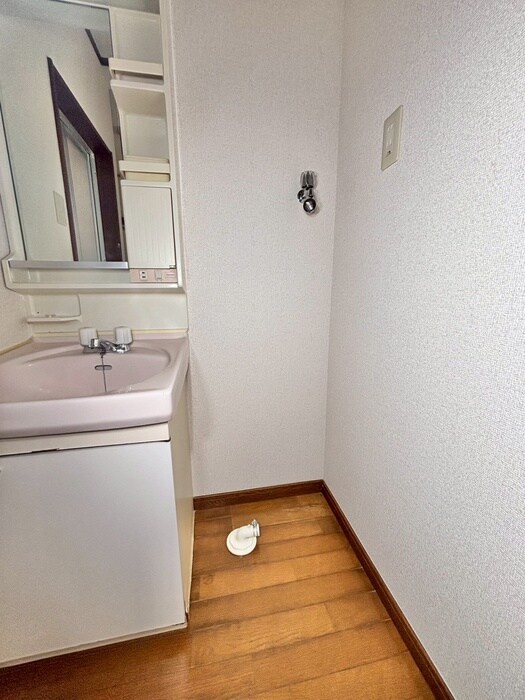 物件内観写真12　(洗濯機置場)