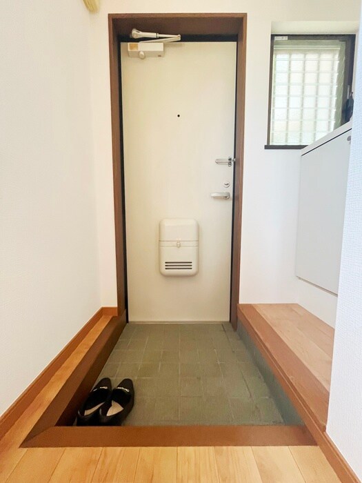 物件内観写真16　(玄関)