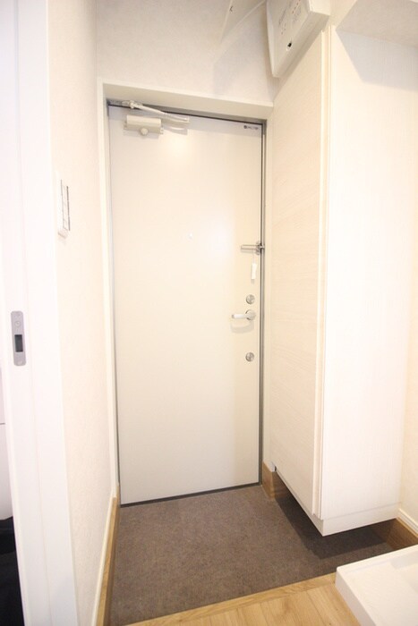 物件内観写真13　(玄関)