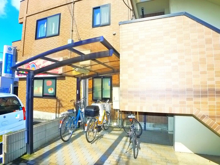 物件外観写真4　(駐輪場)