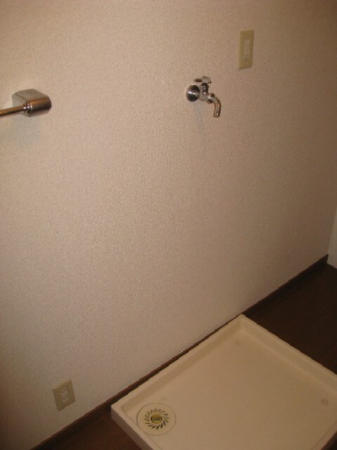 物件内観写真14　(洗濯機置場)