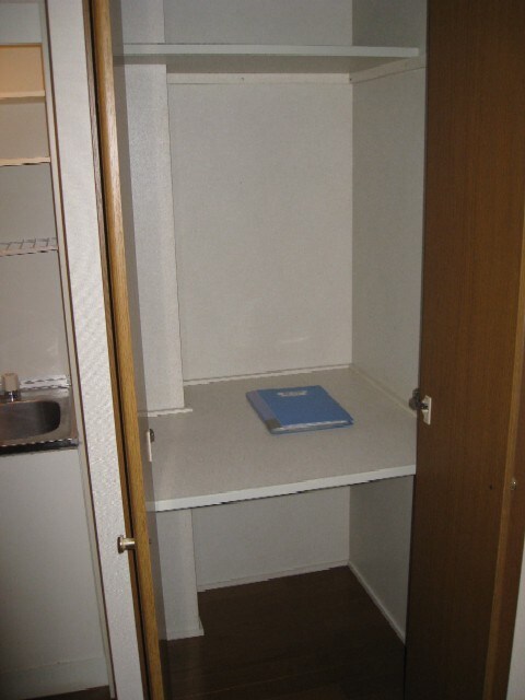 物件内観写真16　(収納)
