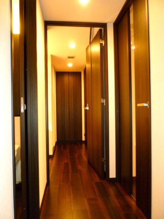 物件内観写真9　(廊下)