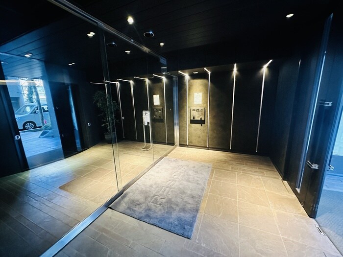 物件外観写真3　(エントランス部分)