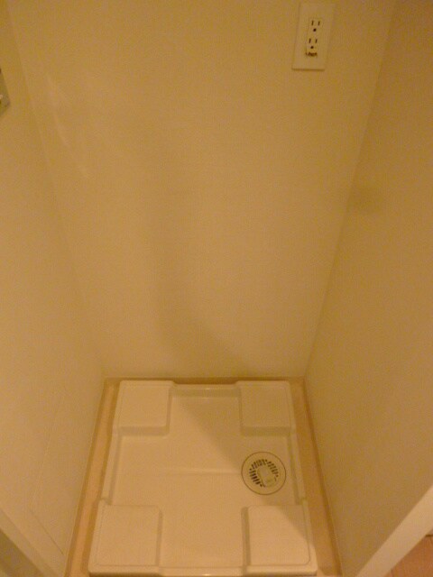 物件内観写真15　(洗濯機置場)