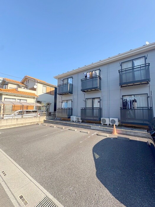 物件外観写真4　(駐車場)