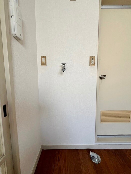 物件内観写真14　(洗濯機置場)