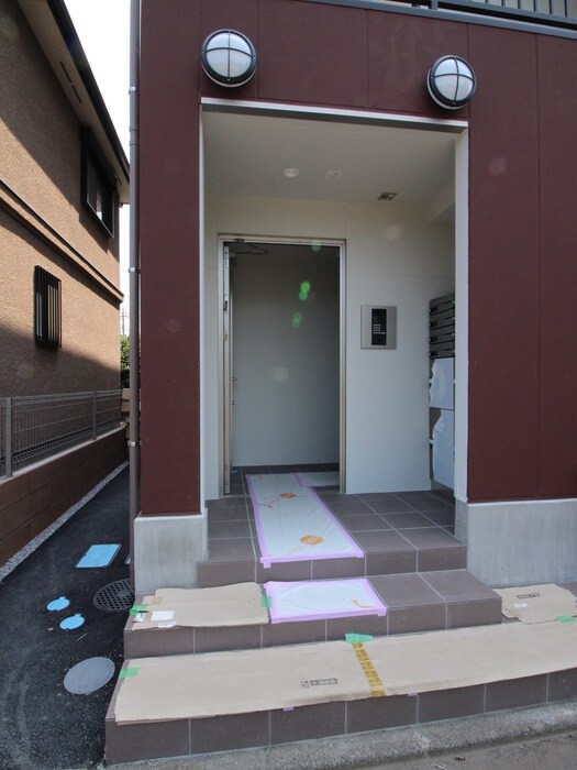 物件外観写真4　(エントランス部分)