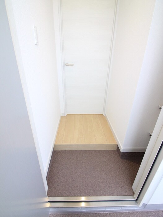 物件内観写真14　(玄関)