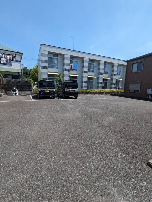 物件外観写真3　(駐車場)