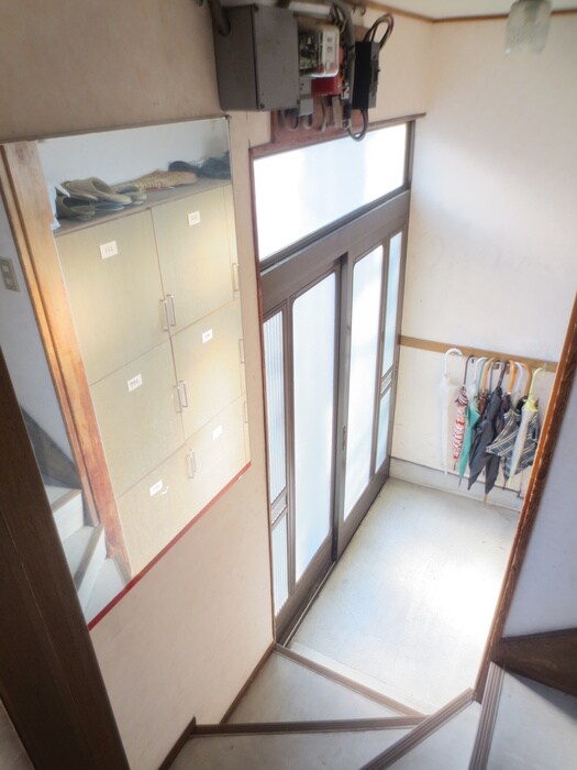 物件内観写真12　(玄関)