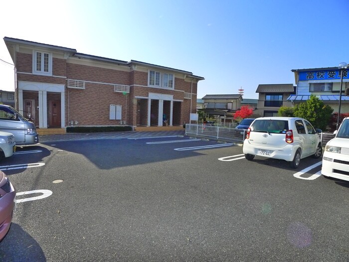 物件外観写真3　(駐車場)