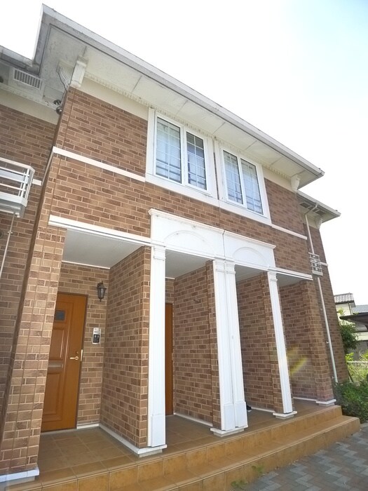 物件外観写真5　(エントランス部分)