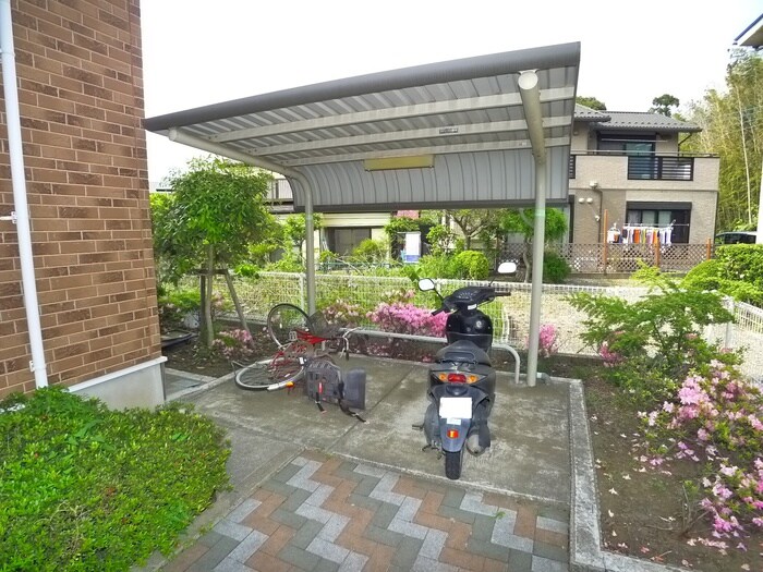 物件外観写真6　(駐輪場)