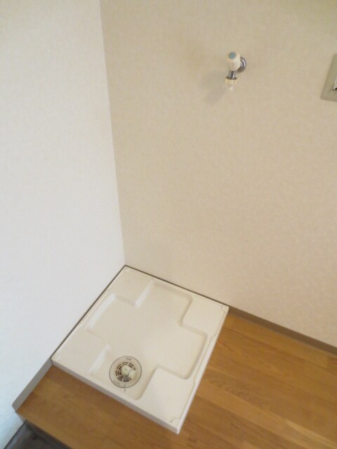 物件内観写真14　(洗濯機置場)