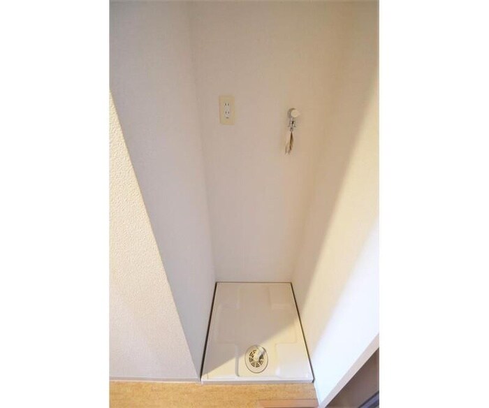 物件内観写真14　(洗濯機置場)