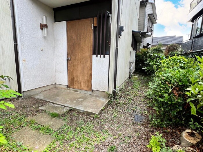 物件外観写真3　(エントランス部分)