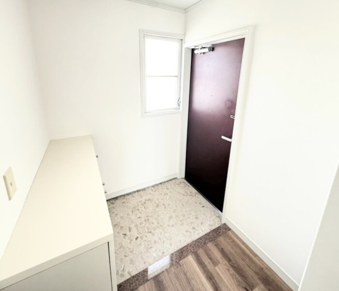 物件内観写真7　(玄関)