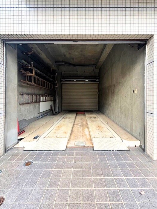 物件外観写真6　(駐車場)