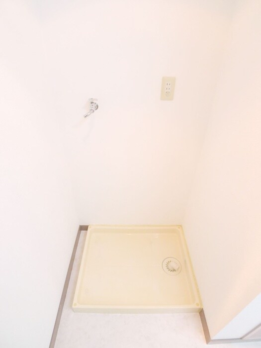 物件内観写真16　(洗濯機置場)